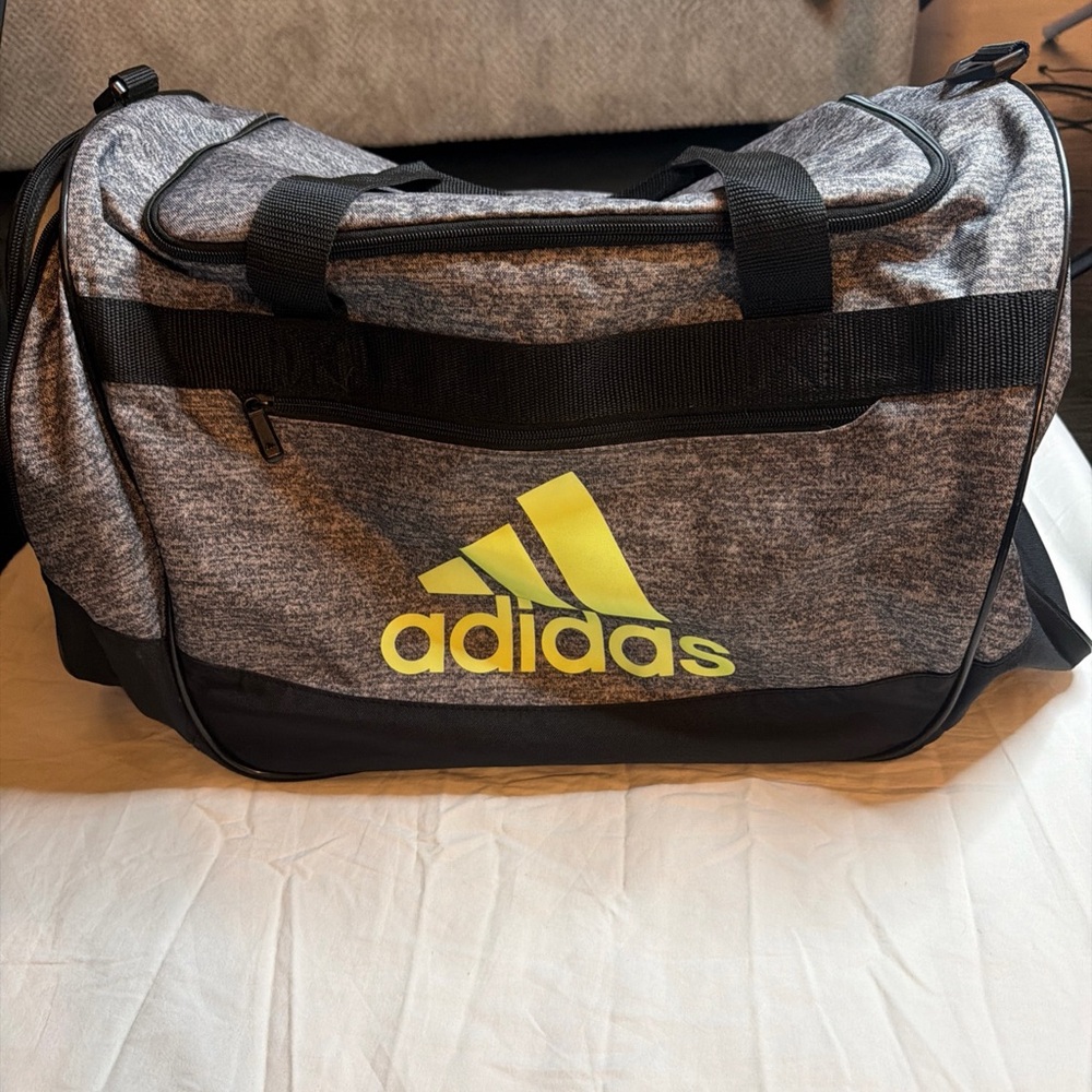 Adidas Duffle Bag/Gym Bag Grey and Black with Shoulder Strap Excellent Condition